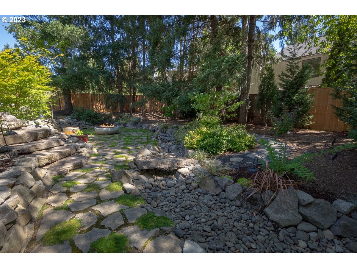 8580 Southwest Thoroughbred Place Beaverton, OR 97008 - Photo 37 of 43 a view of outdoor space and yard