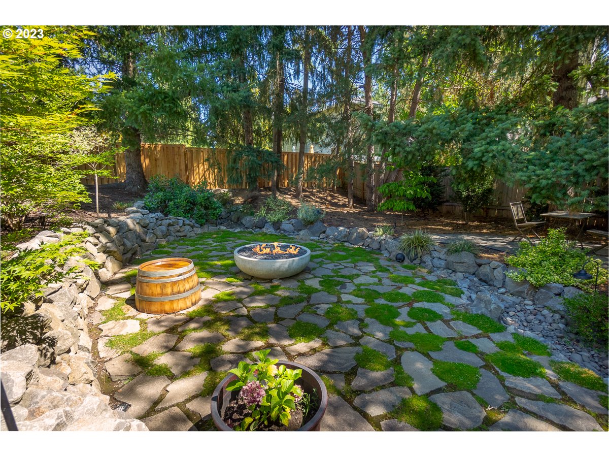 8580 Southwest Thoroughbred Place Beaverton, OR 97008 - Photo 38 of 43 a view of a backyard of a house