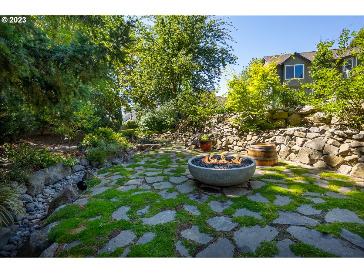 8580 Southwest Thoroughbred Place Beaverton, OR 97008 - Photo 41 of 43 a view of a backyard with plants and fountain