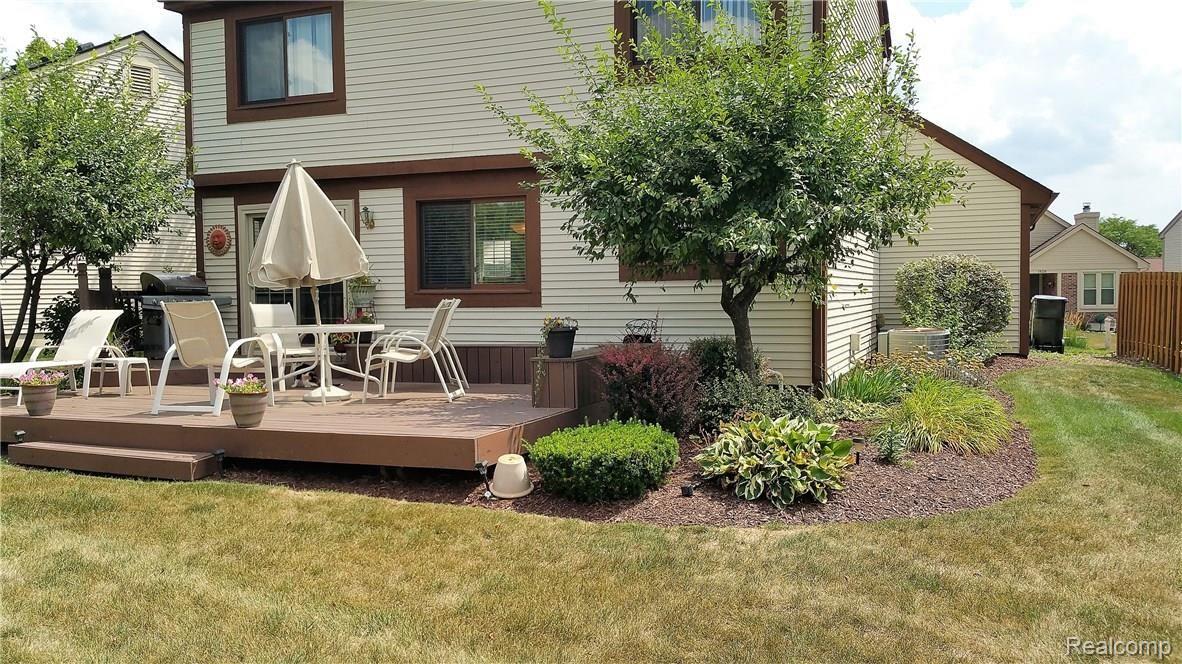 1533 Colony Drive Rochester, MI 48307 - Photo 29 of 29 deck1.jpg