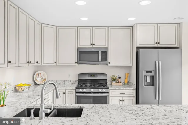 $735,000 | 5129 Donovan Drive, Alexandria, VA 22304