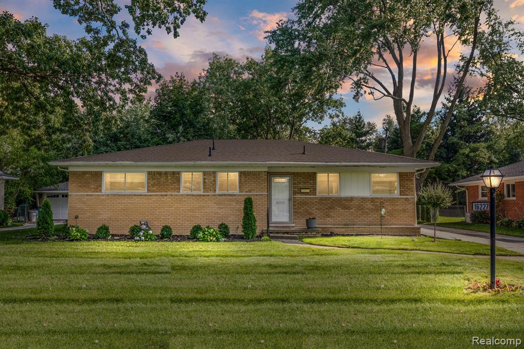 16227 Reedmere Avenue Beverly Hills, MI 48025 - Photo 1 of 28