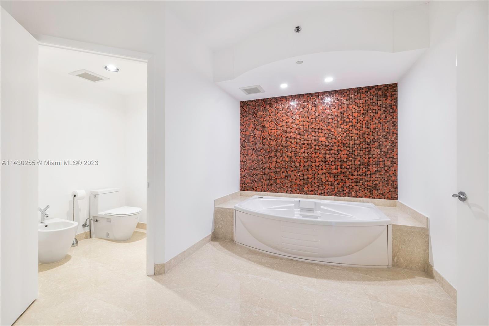 400 Alton Road, Unit 3403 Miami Beach, FL 33139 - Photo 24 of 34 a bathroom with a bathtub and a toilet