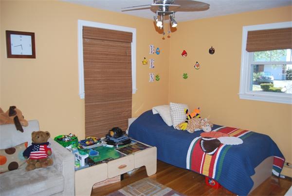 49 Dix Rd Extension Woburn, MA 01801 - Photo 9 of 19 a living room with furniture