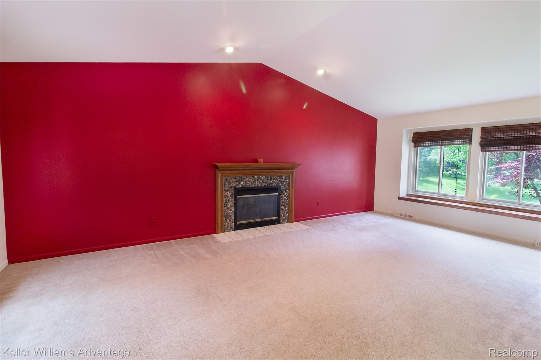 9232 Evee Road Clarkston, MI 48348 - Photo 5 of 46 EveeRd_9232_Living_01.jpg
