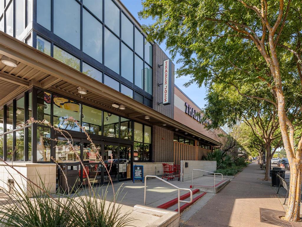 2015 North Prairie Avenue, Unit 202 Dallas, TX 75204 - Photo 35 of 40