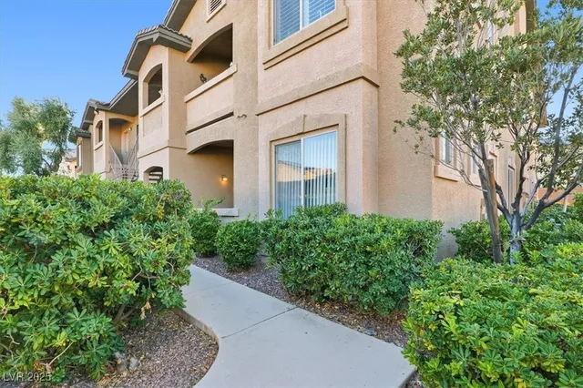 $300,000 | 8985 South Durango Drive, Unit 1082, Las Vegas, NV 89113