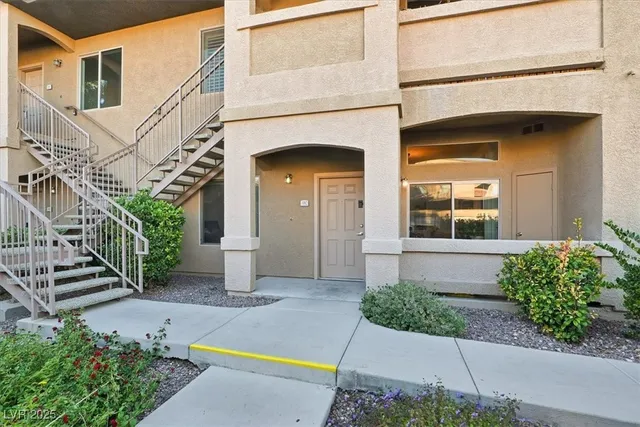 $300,000 | 8985 South Durango Drive, Unit 1082, Las Vegas, NV 89113