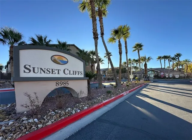 $300,000 | 8985 South Durango Drive, Unit 1082, Las Vegas, NV 89113