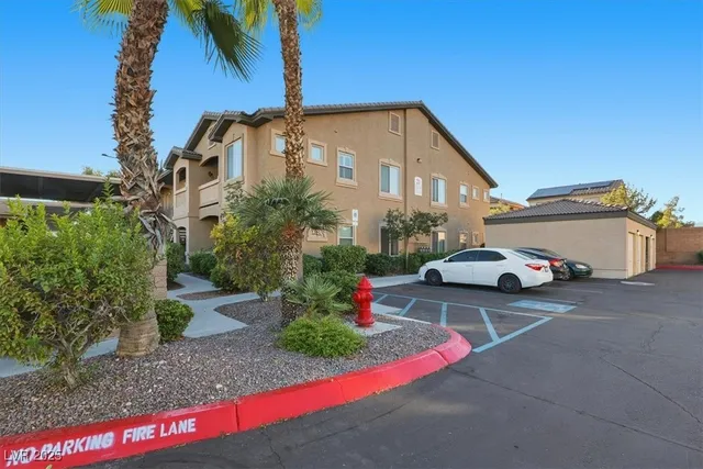 $300,000 | 8985 South Durango Drive, Unit 1082, Las Vegas, NV 89113
