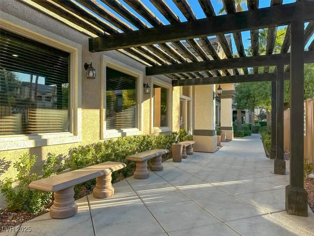 $300,000 | 8985 South Durango Drive, Unit 1082, Las Vegas, NV 89113
