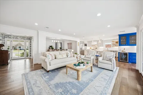 $775,000 | 7906 Meadowbriar Lane, Houston, TX 77063