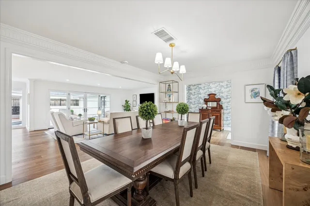 $775,000 | 7906 Meadowbriar Lane, Houston, TX 77063