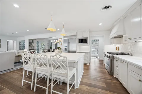 $775,000 | 7906 Meadowbriar Lane, Houston, TX 77063