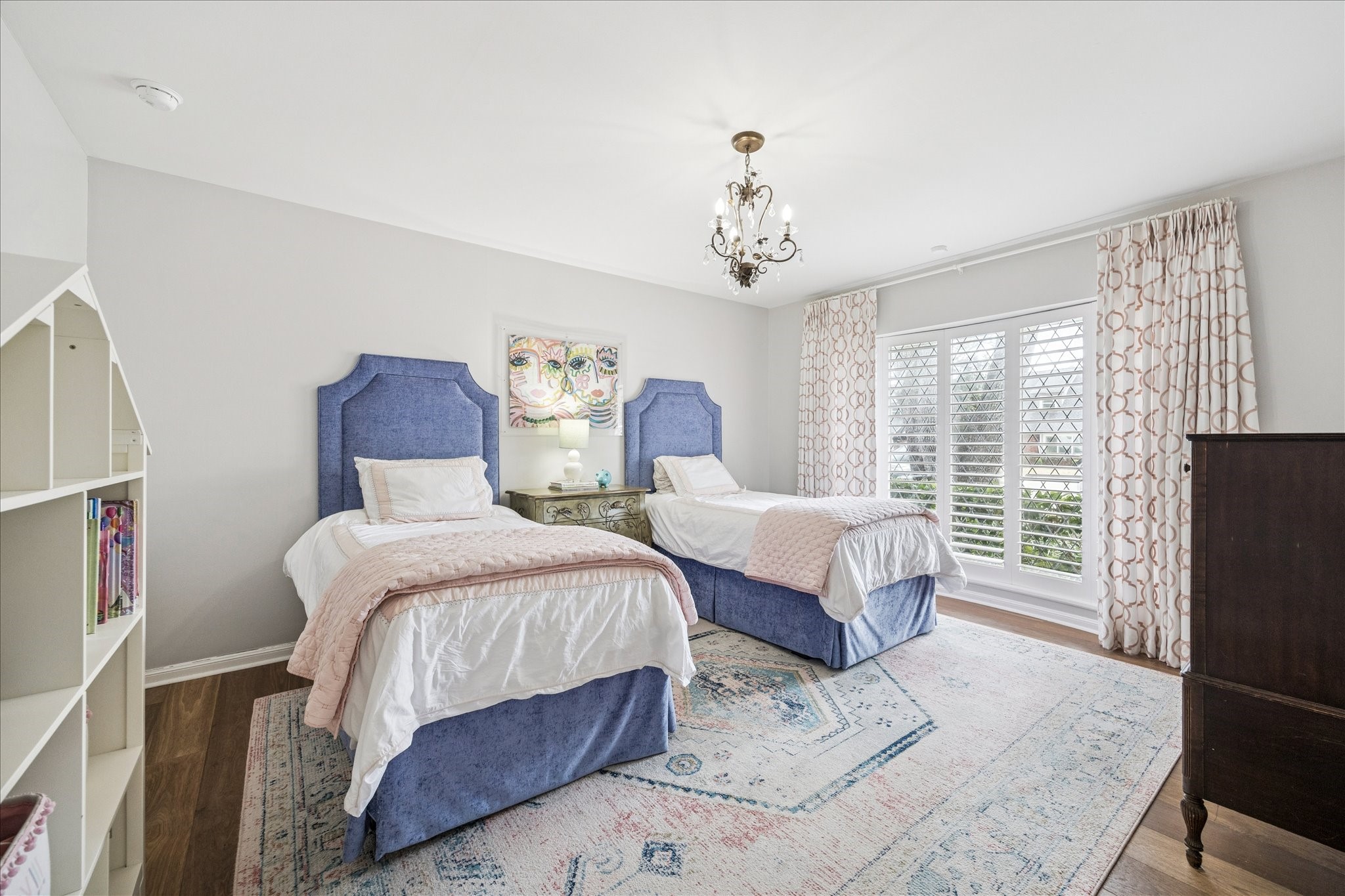 7906 Meadowbriar Lane Houston, TX 77063 - Photo 23 of 34 This sweet and spacious front bedroom features a large window with lots of natural light, plantation shutters, a large walk-in closet and a bathroom with a tub that also has access from the hall.