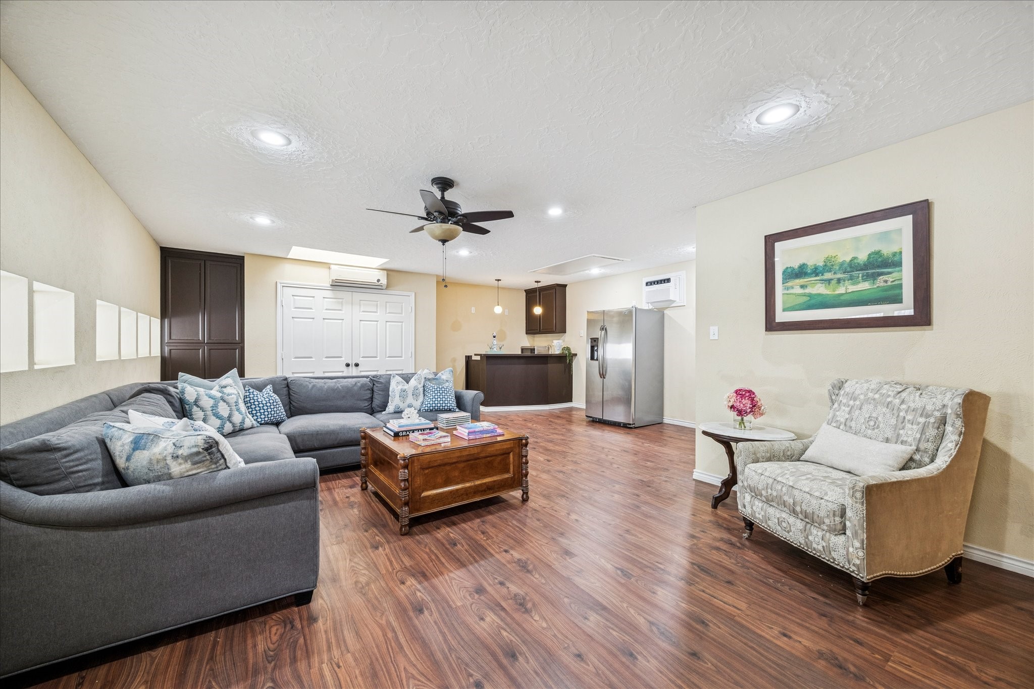 7906 Meadowbriar Lane Houston, TX 77063 - Photo 28 of 34 This built-out garage is truly a BONUS SPACE! It is a large 607 square foot space featuring a wet bar, built-in storage, and a private bathroom with shower. This is the perfect space for another home office, guest suite for extended family or live-in nanny, game room or a pool house. The possibilities are endless! A window unit provides AC to the space