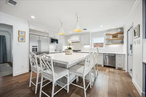 $775,000 | 7906 Meadowbriar Lane, Houston, TX 77063