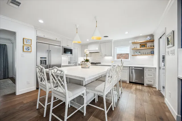 $775,000 | 7906 Meadowbriar Lane, Houston, TX 77063