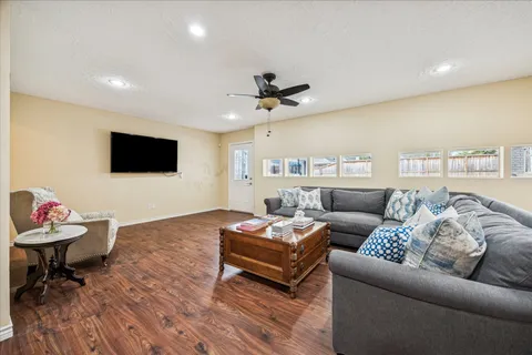 $775,000 | 7906 Meadowbriar Lane, Houston, TX 77063