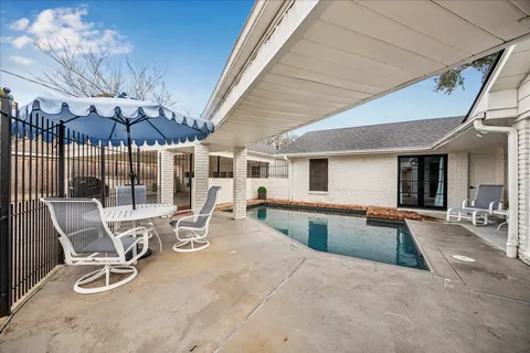 $775,000 | 7906 Meadowbriar Lane, Houston, TX 77063