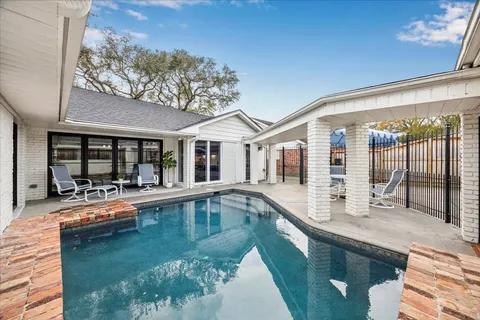 $775,000 | 7906 Meadowbriar Lane, Houston, TX 77063