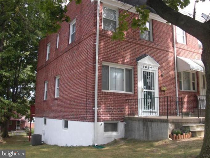 1037 Stamford Road Baltimore, MD 21229 - Photo 1 of 15 Exterior (Main)