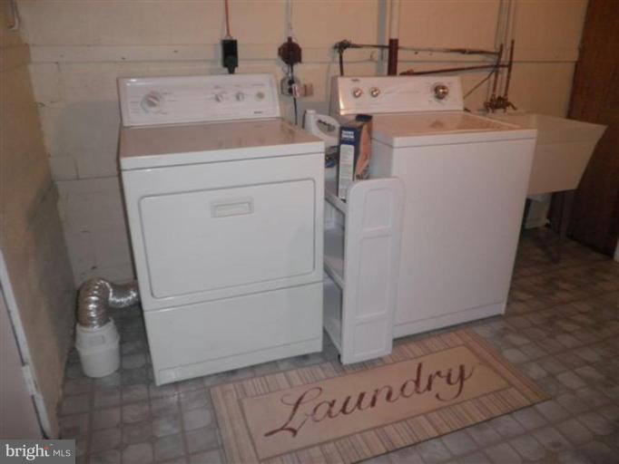 1037 Stamford Road Baltimore, MD 21229 - Photo 12 of 15 Laundry Area 1