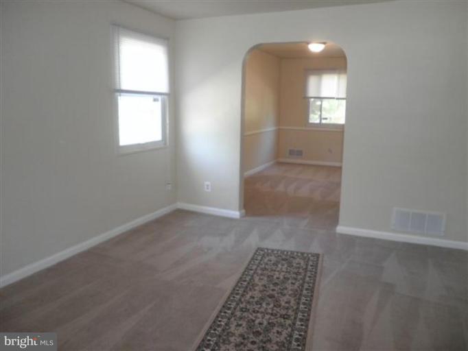 1037 Stamford Road Baltimore, MD 21229 - Photo 3 of 15 Living Room