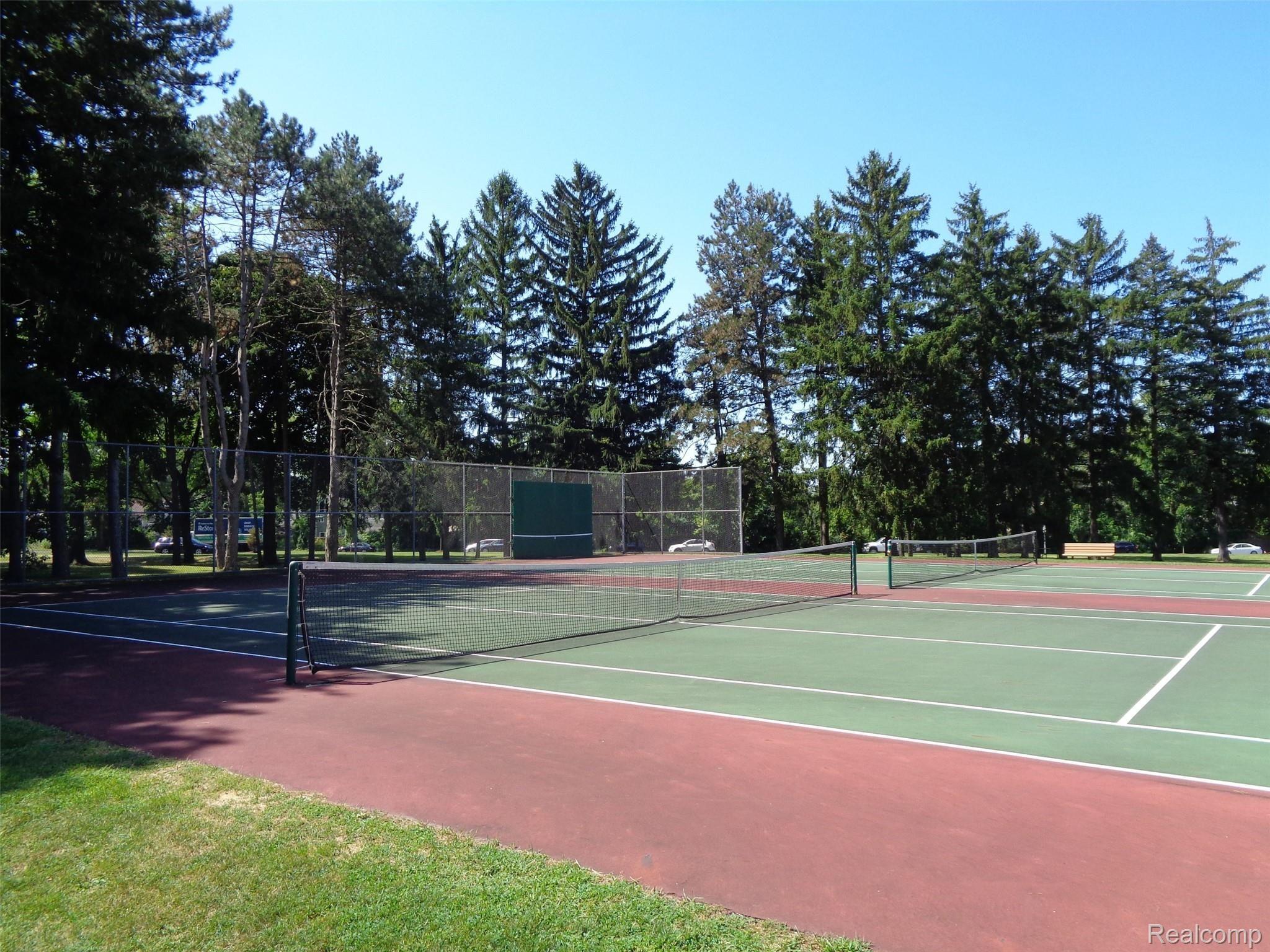 909 Tottenham Road Birmingham, MI 48009 - Photo 37 of 38 Two Tennis Courts