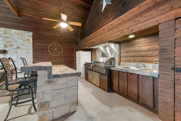 a view of an house with backyard and road