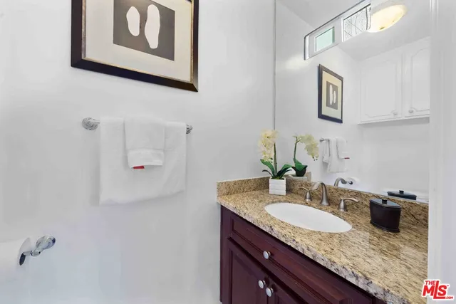 $2,099,000 | 865 South Lucerne Boulevard, Los Angeles, CA 90005