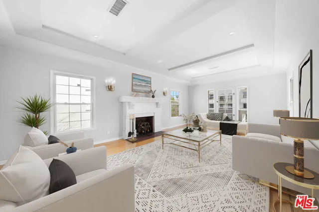 $2,099,000 | 865 South Lucerne Boulevard, Los Angeles, CA 90005