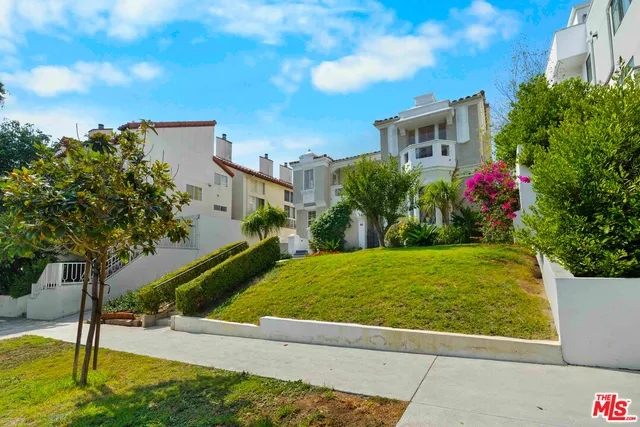 $2,099,000 | 865 South Lucerne Boulevard, Los Angeles, CA 90005