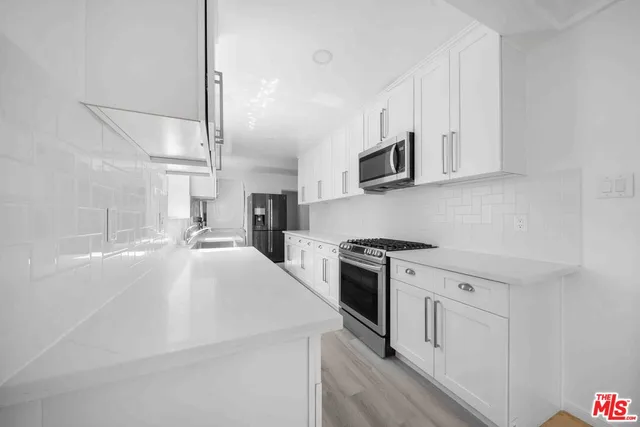 $2,099,000 | 865 South Lucerne Boulevard, Los Angeles, CA 90005