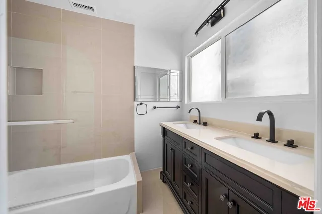 $2,099,000 | 865 South Lucerne Boulevard, Los Angeles, CA 90005