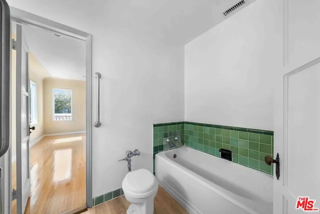 $2,099,000 | 865 South Lucerne Boulevard, Los Angeles, CA 90005