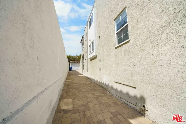 $2,099,000 | 865 South Lucerne Boulevard, Los Angeles, CA 90005