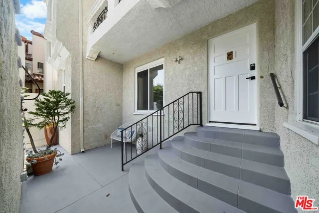 $2,099,000 | 865 South Lucerne Boulevard, Los Angeles, CA 90005