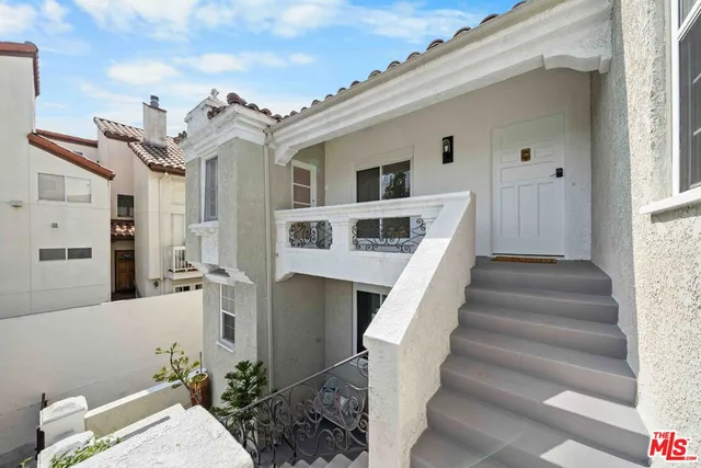 $2,099,000 | 865 South Lucerne Boulevard, Los Angeles, CA 90005