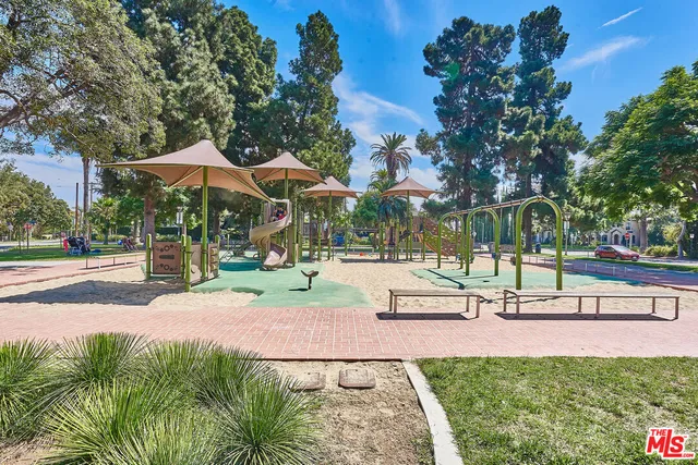 $2,099,000 | 865 South Lucerne Boulevard, Los Angeles, CA 90005