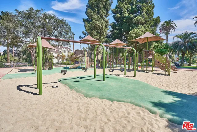 $2,099,000 | 865 South Lucerne Boulevard, Los Angeles, CA 90005