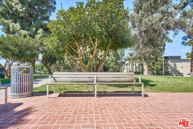 $2,099,000 | 865 South Lucerne Boulevard, Los Angeles, CA 90005