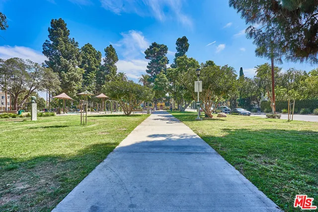 $2,099,000 | 865 South Lucerne Boulevard, Los Angeles, CA 90005