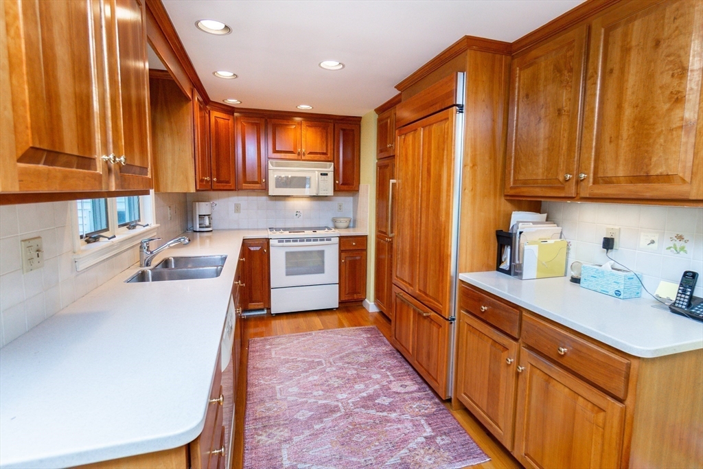 53 Davidson Road Framingham, MA 01701 - Photo 6 of 42 Gallery Image 6