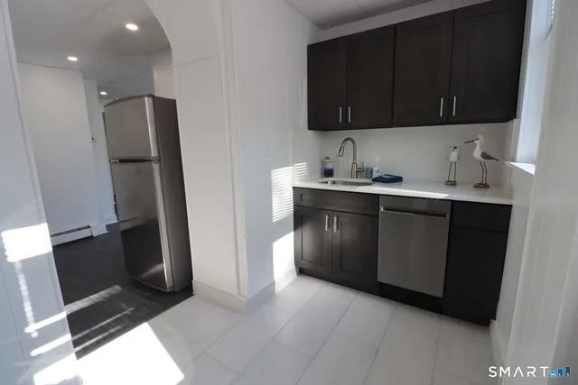 $1,295 | 156 Garfield Avenue, Unit 6, New London, CT 06320