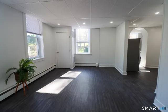 $1,295 | 156 Garfield Avenue, Unit 6, New London, CT 06320