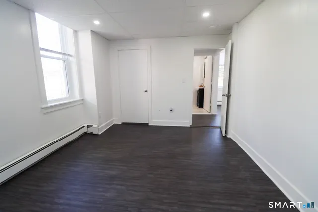 $1,295 | 156 Garfield Avenue, Unit 6, New London, CT 06320