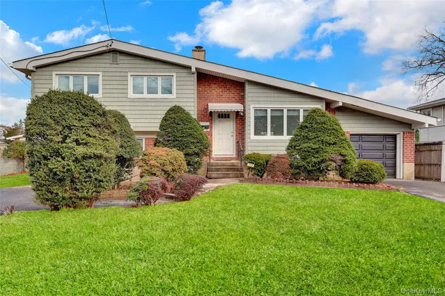 $549,990 | 213 West 24th Street, Deer Park, NY 11729