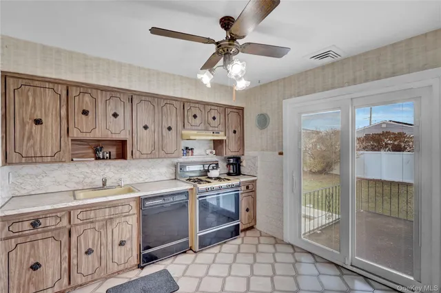 $549,990 | 213 West 24th Street, Deer Park, NY 11729