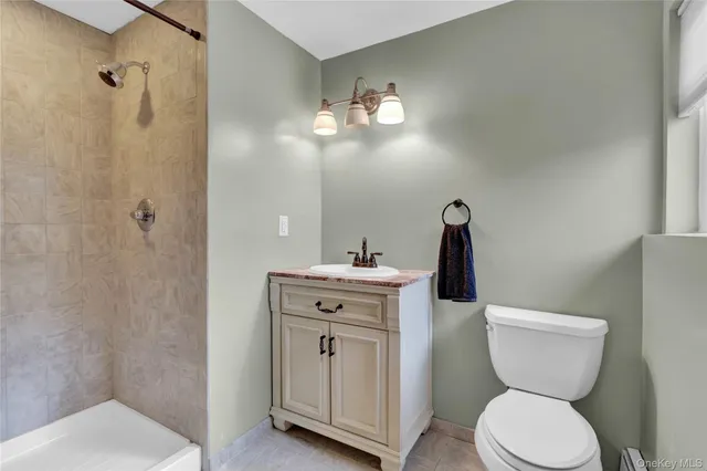 $549,990 | 213 West 24th Street, Deer Park, NY 11729